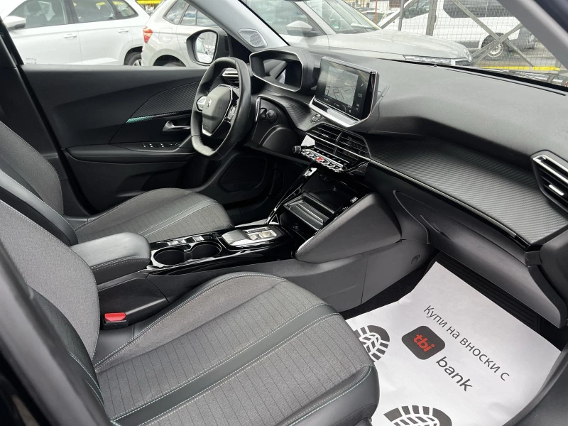 Peugeot 2008 Allure 3D новия автомат Дистроник Carplay Navi LED, снимка 16 - Автомобили и джипове - 51625223