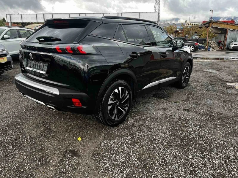 Peugeot 2008 Allure 3D новия автомат Дистроник Carplay Navi LED, снимка 4 - Автомобили и джипове - 51625223