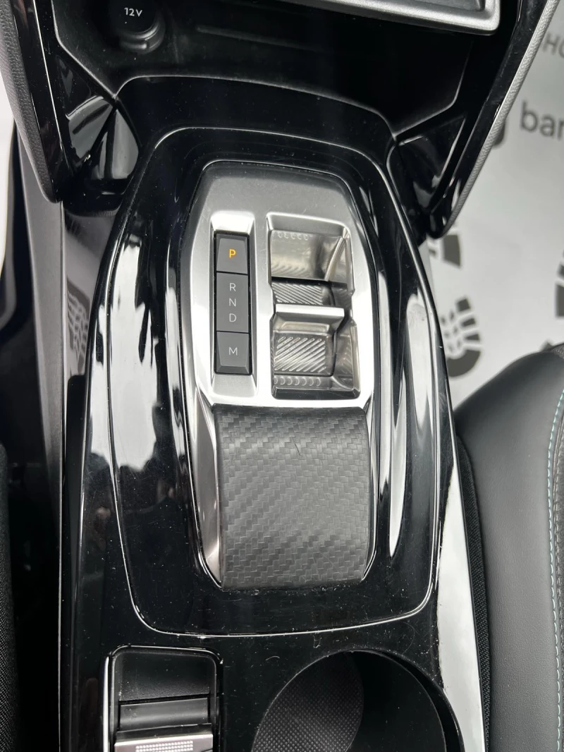 Peugeot 2008 Allure 3D новия автомат Дистроник Carplay Navi LED, снимка 14 - Автомобили и джипове - 51625223