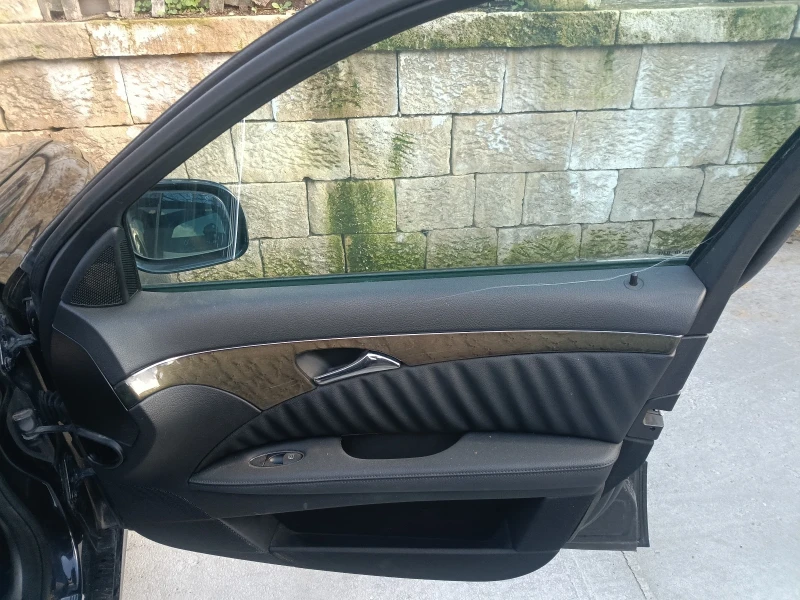 Mercedes-Benz E 280, снимка 9 - Автомобили и джипове - 52539602