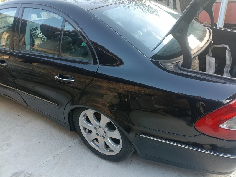Mercedes-Benz E 280, снимка 16 - Автомобили и джипове - 52539602