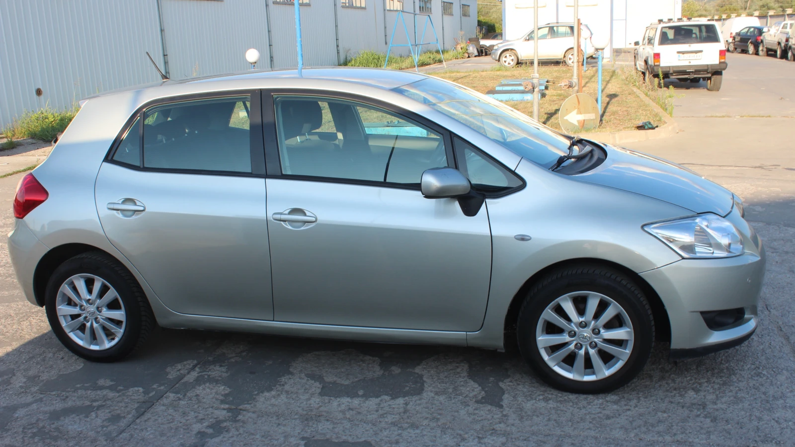 Toyota Auris 1.6 VVTI , 125к.с. АВТОМАТ, НАВИГАЦИЯ, УНИКАТ - изображение 4