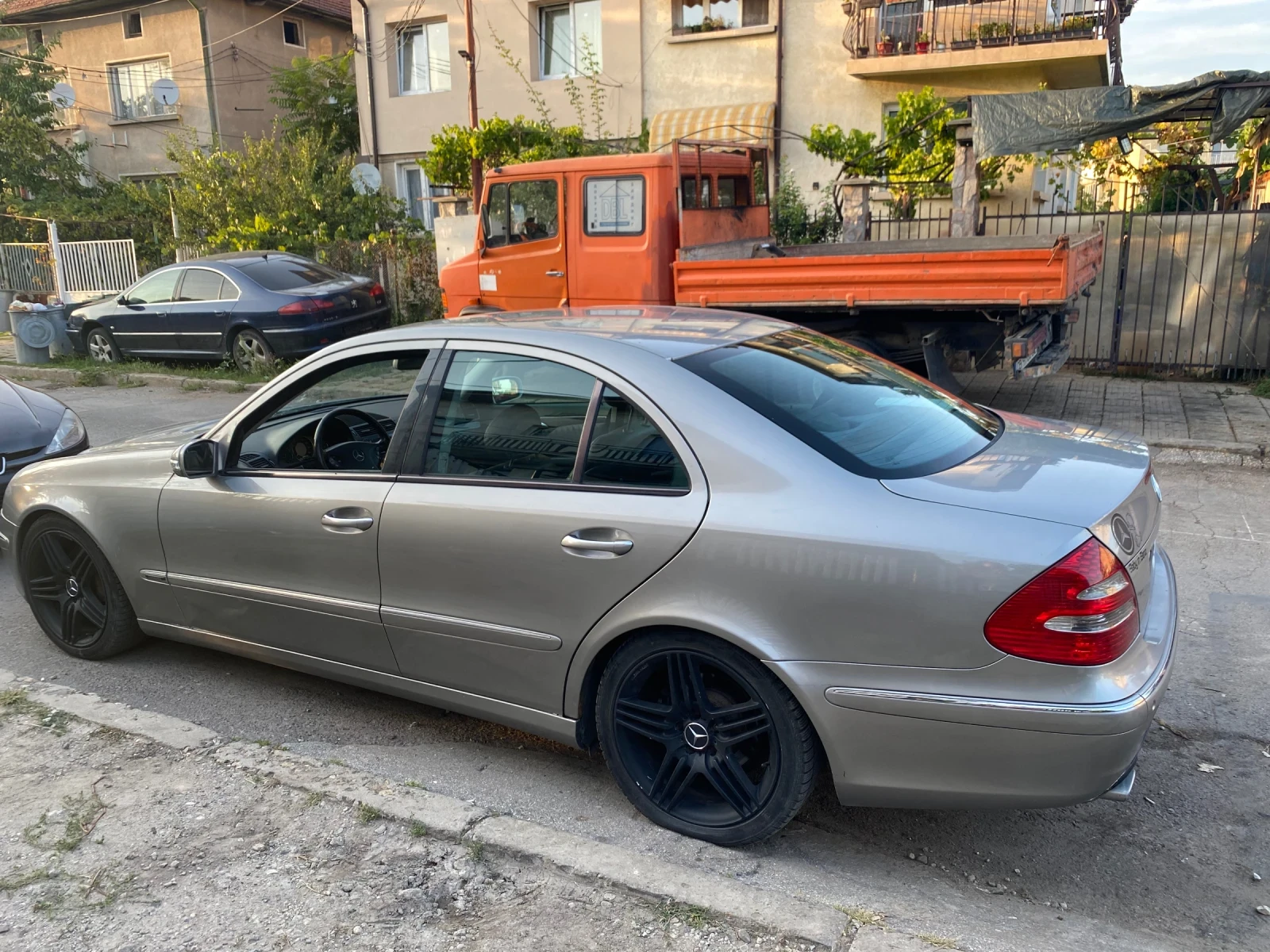 Mercedes-Benz E 500  - изображение 3