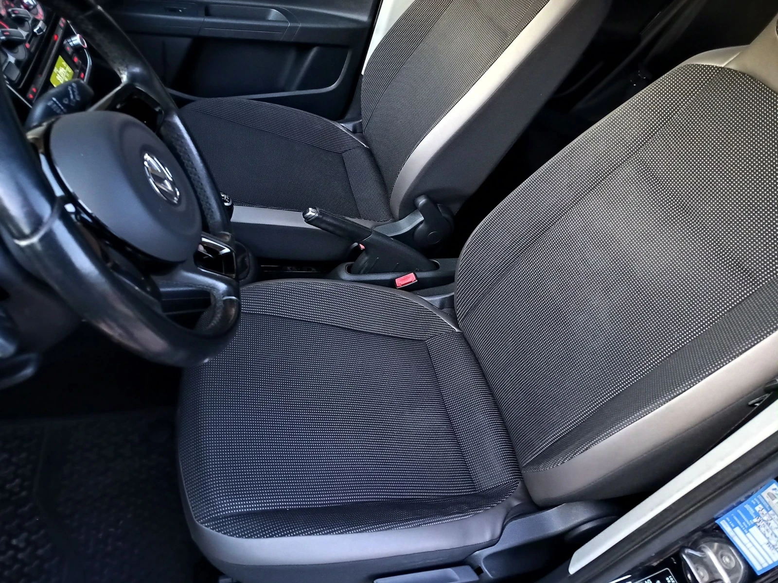 VW Up Заводски Метан Панорама Нави - изображение 8