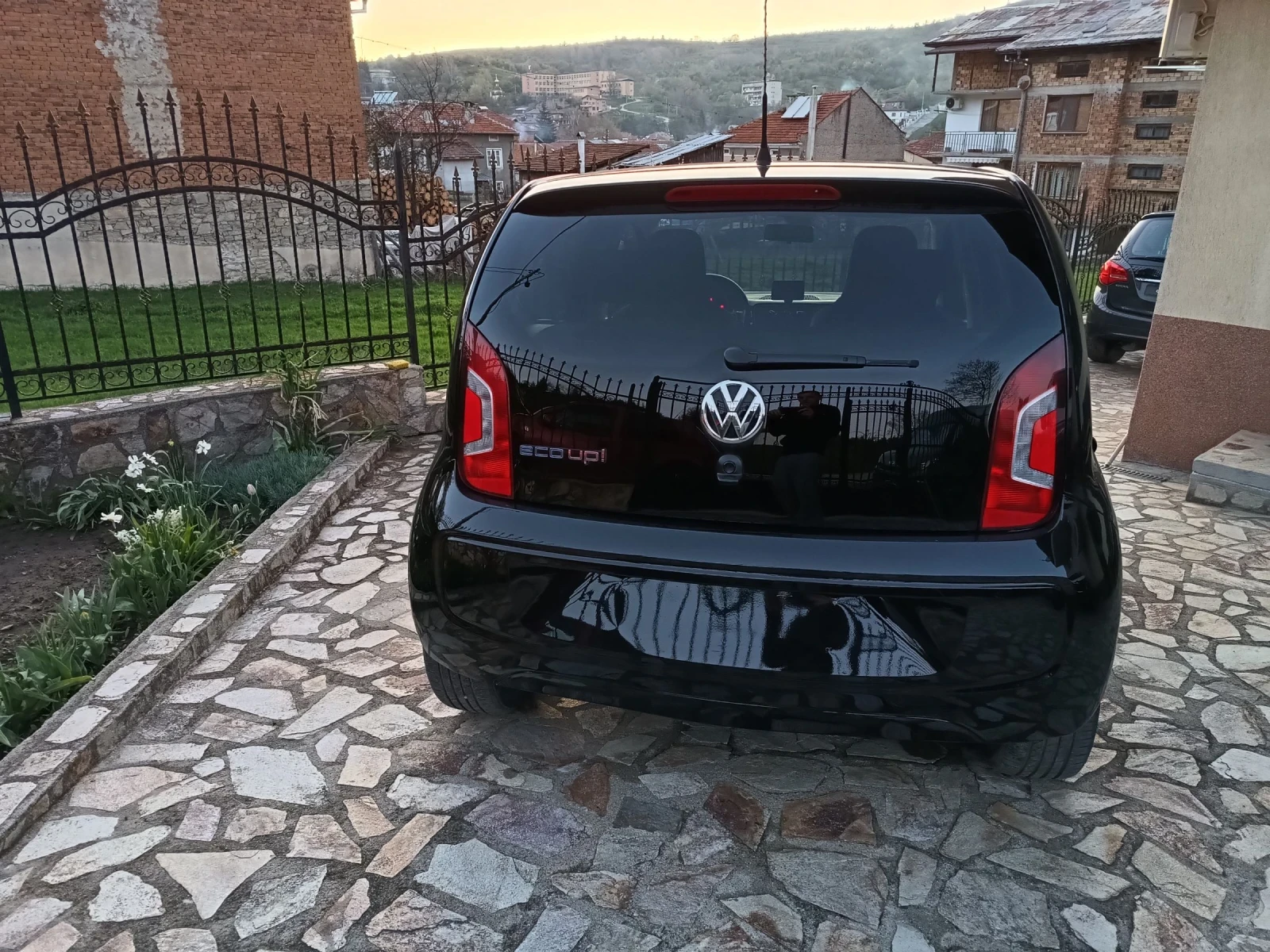 VW Up Заводски Метан Панорама Нави - изображение 3