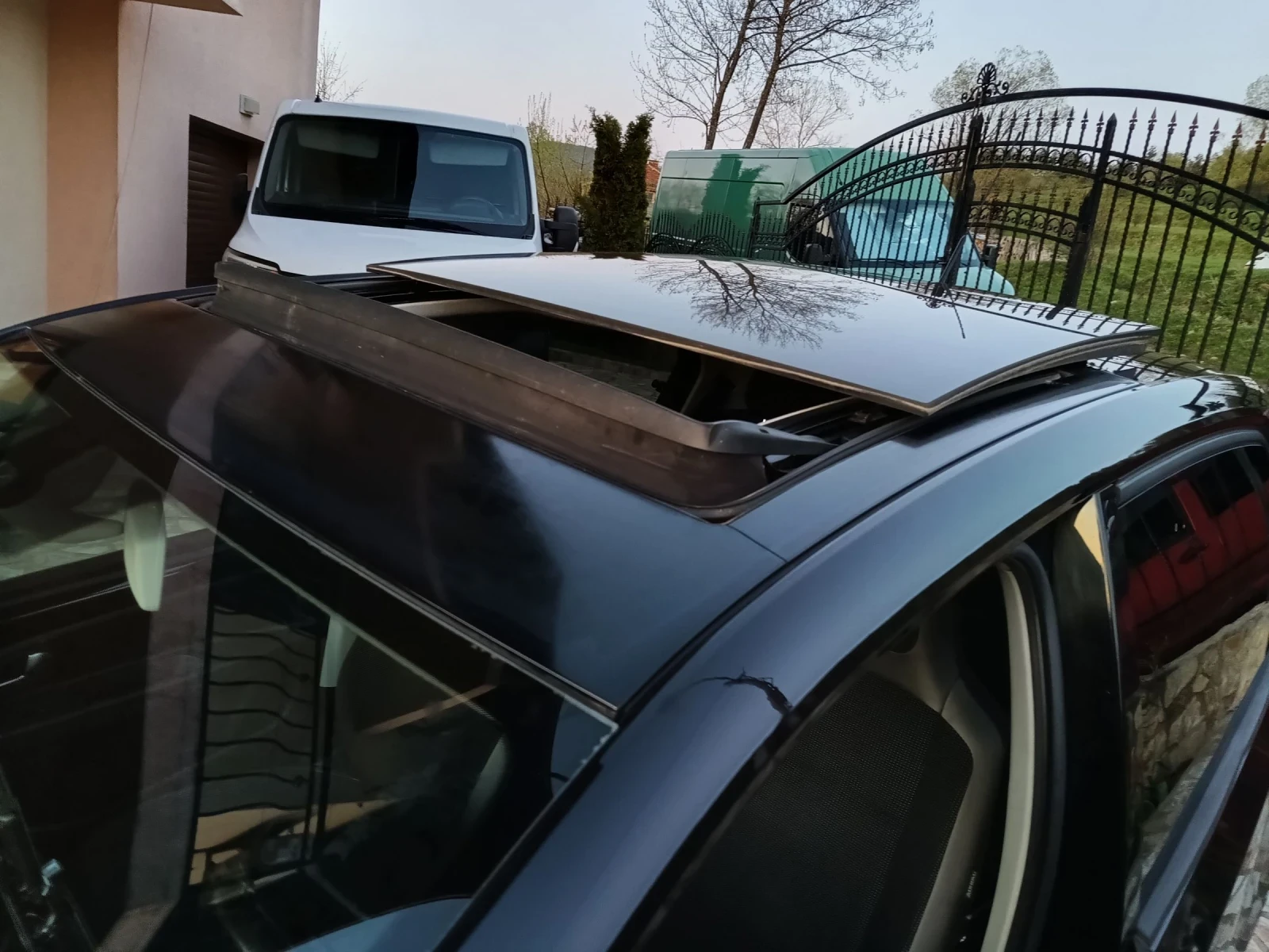 VW Up Заводски Метан Панорама Нави - изображение 10