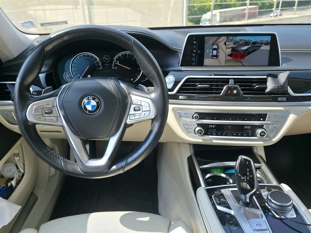BMW 750 xDrive Sedan - изображение 8