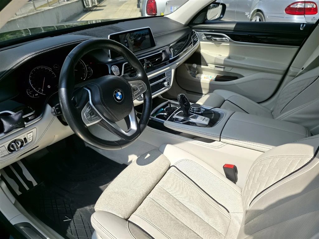 BMW 750 xDrive Sedan - изображение 6