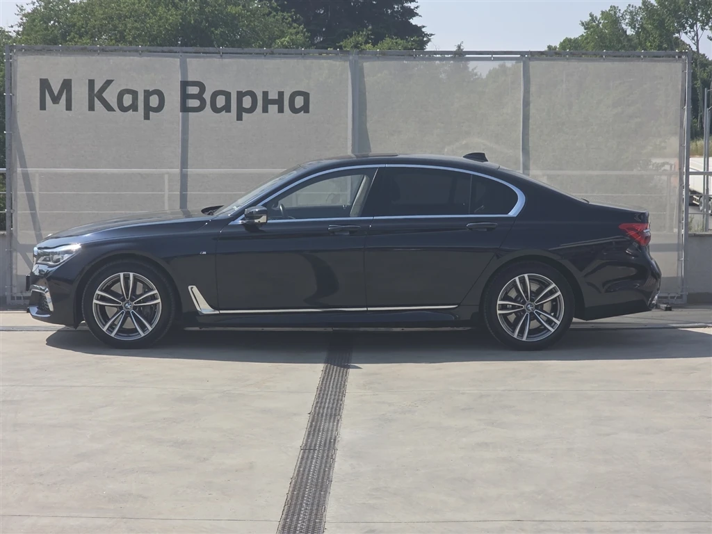 BMW 750 xDrive Sedan - изображение 3