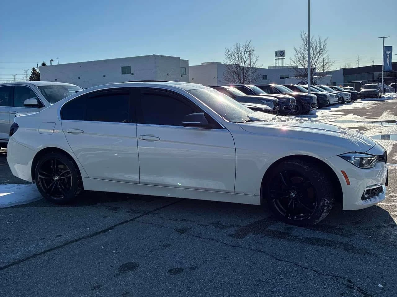 BMW 330 * 330i xDrive * CARFAX * ЦЕНА ДО БГ, снимка 3 - Автомобили и джипове - 53749411