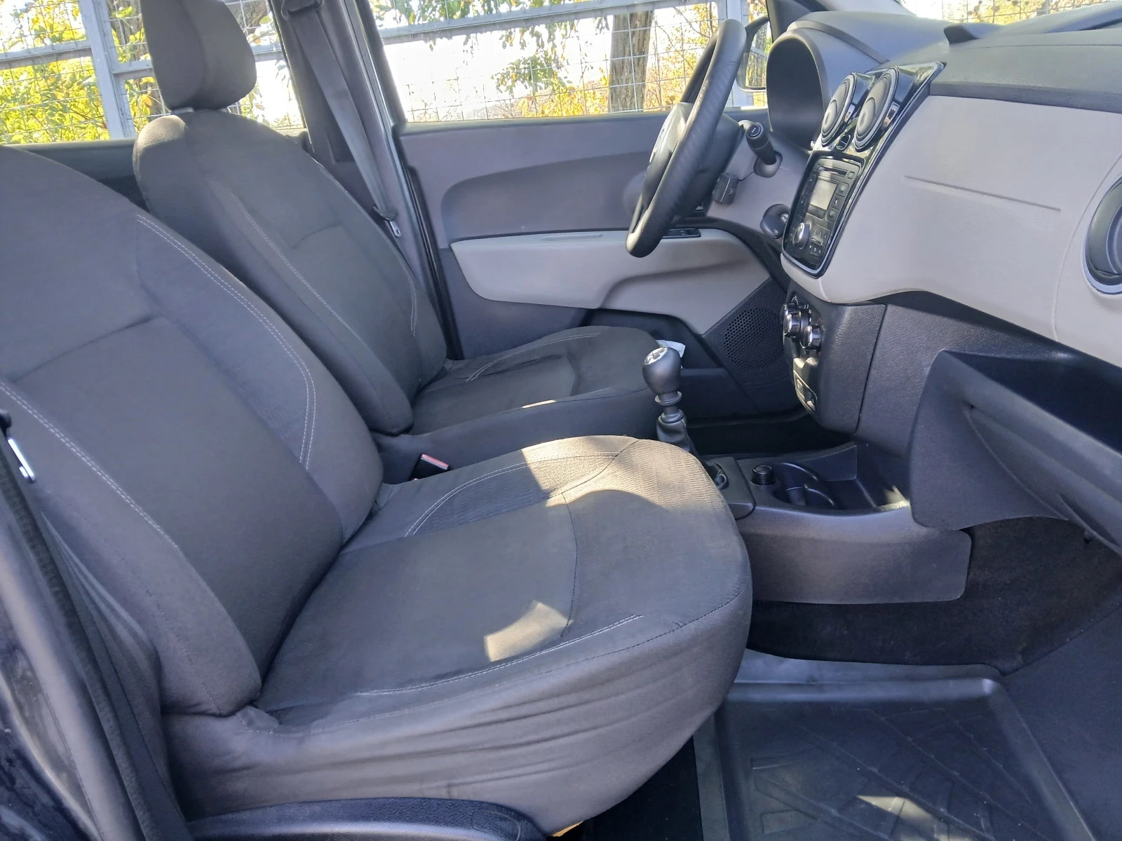 Dacia Lodgy 1.5DCI, снимка 6 - Автомобили и джипове - 54235246