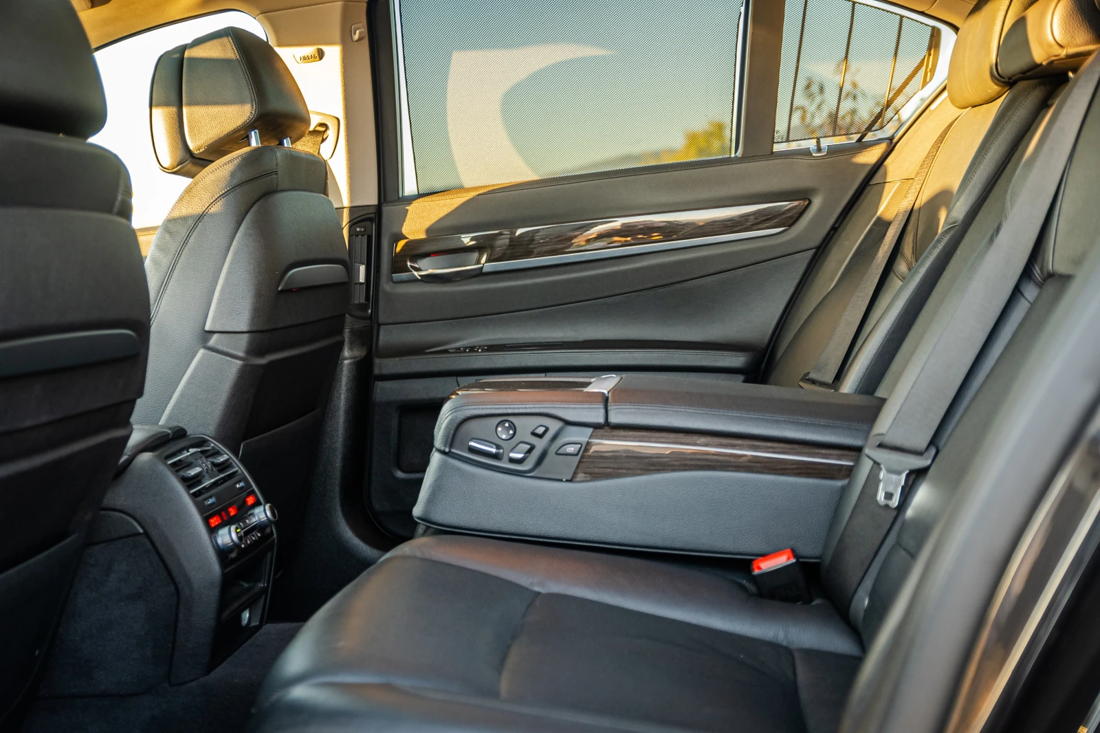BMW 740 X Drive, снимка 11 - Автомобили и джипове - 54799567