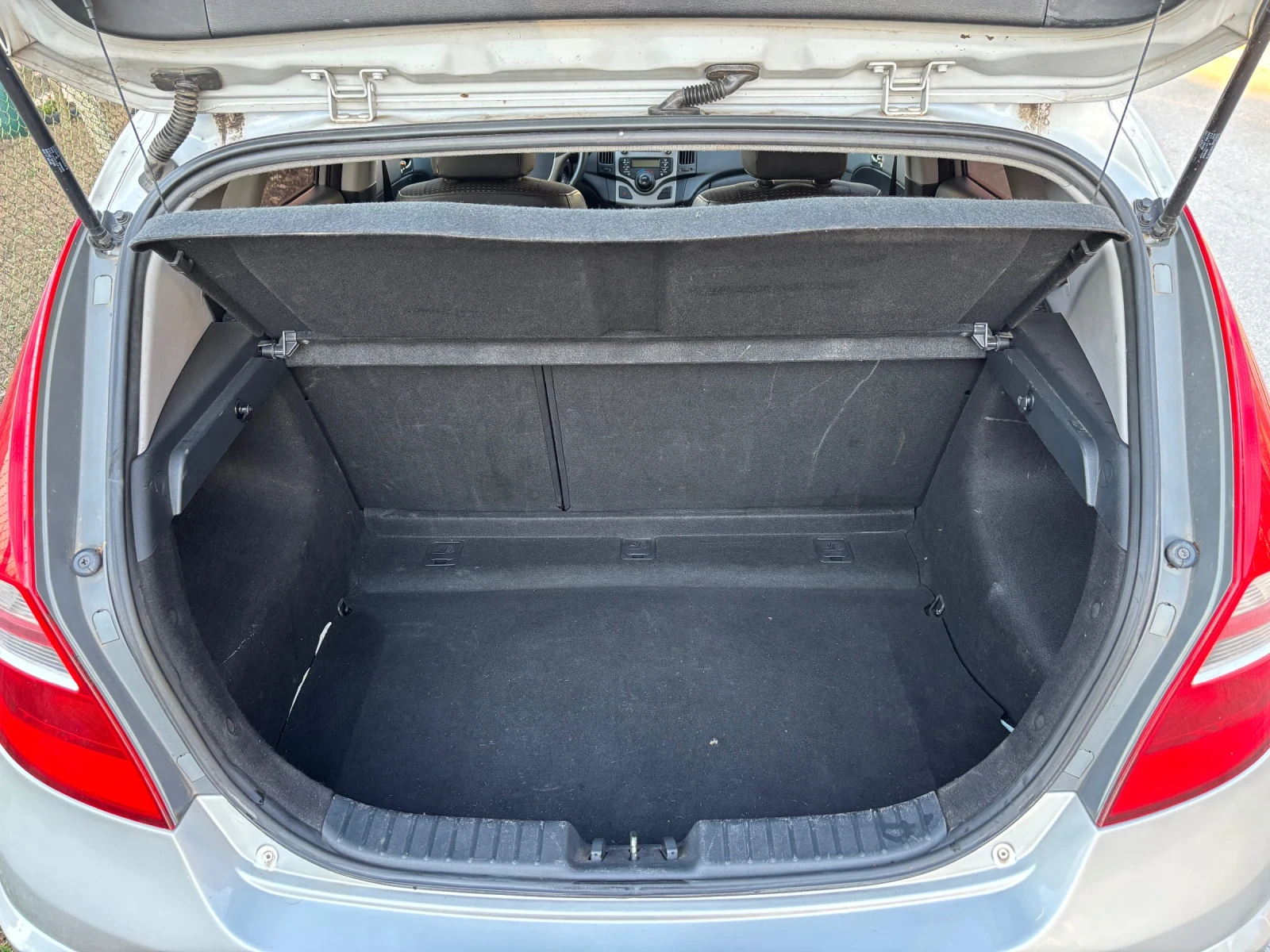 Hyundai I30 Газ/Бензин, снимка 16 - Автомобили и джипове - 55093285