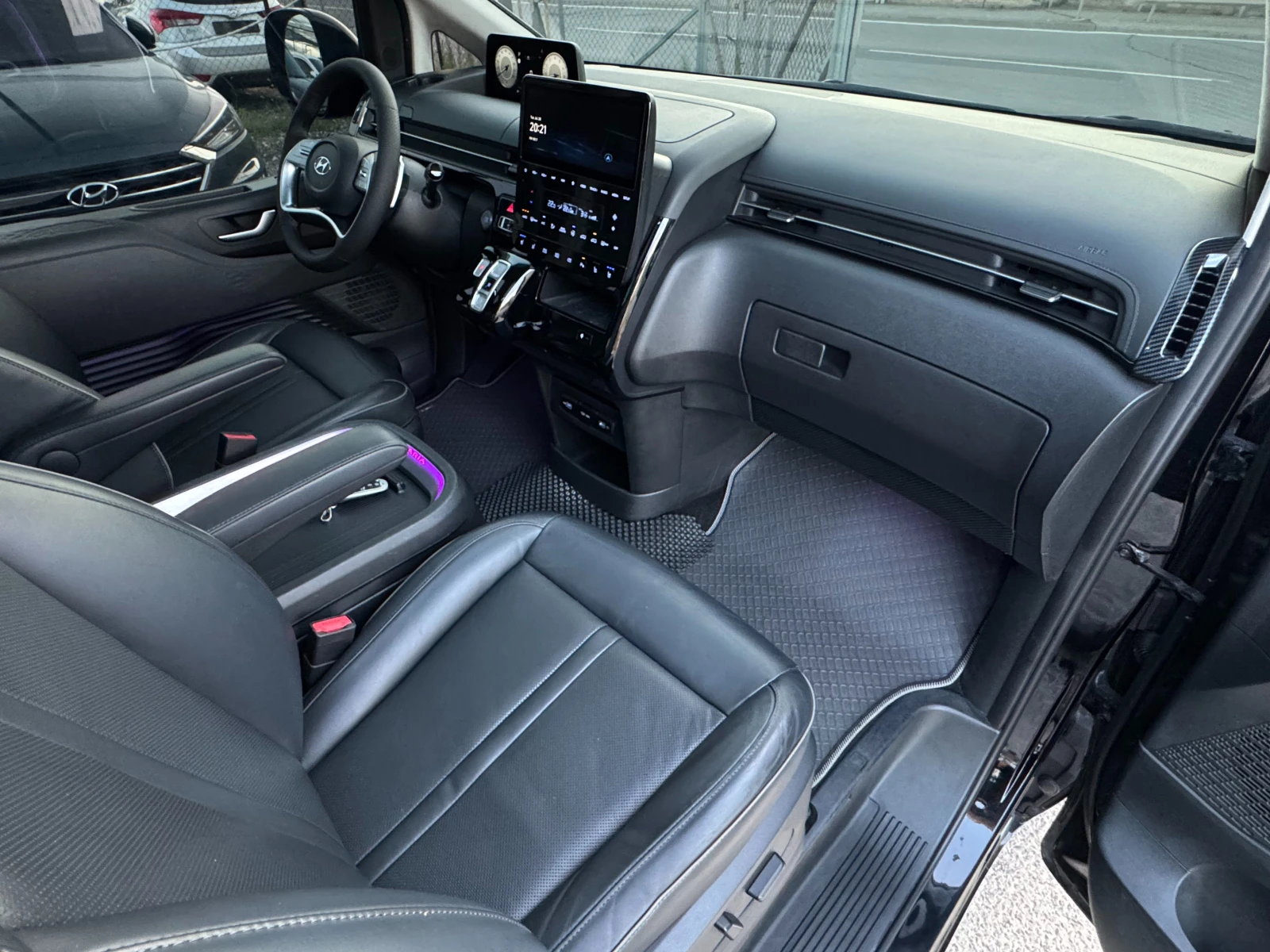 Hyundai Staria 3.5 V6 LPi Lounge 8+ 1 ! Inspiration !, снимка 11 - Автомобили и джипове - 55491579