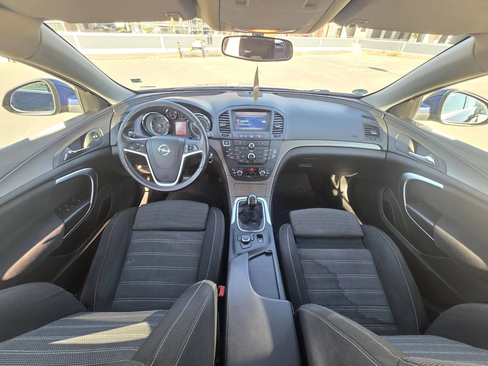 Opel Insignia 2.0 CDTI Sports Tourer SW, снимка 9 - Автомобили и джипове - 55705004