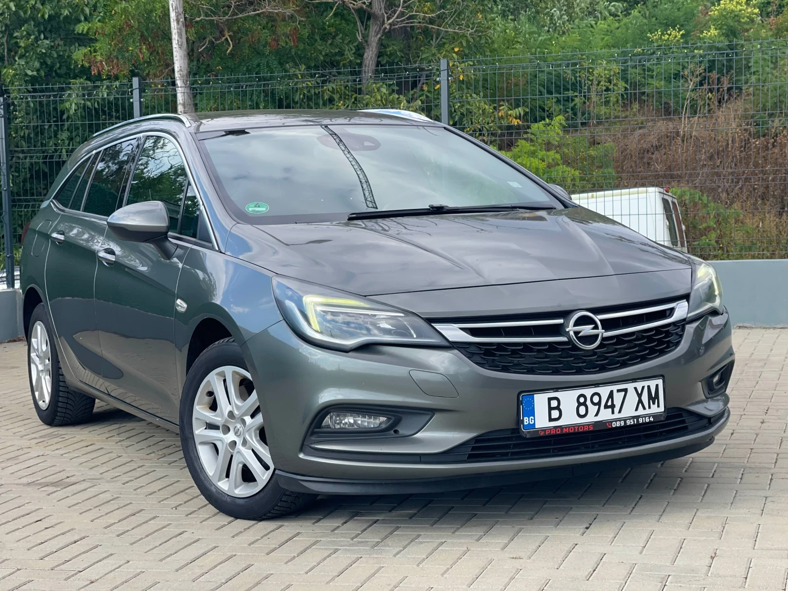 Opel Astra Sports Tourer, снимка 2 - Автомобили и джипове - 55871887