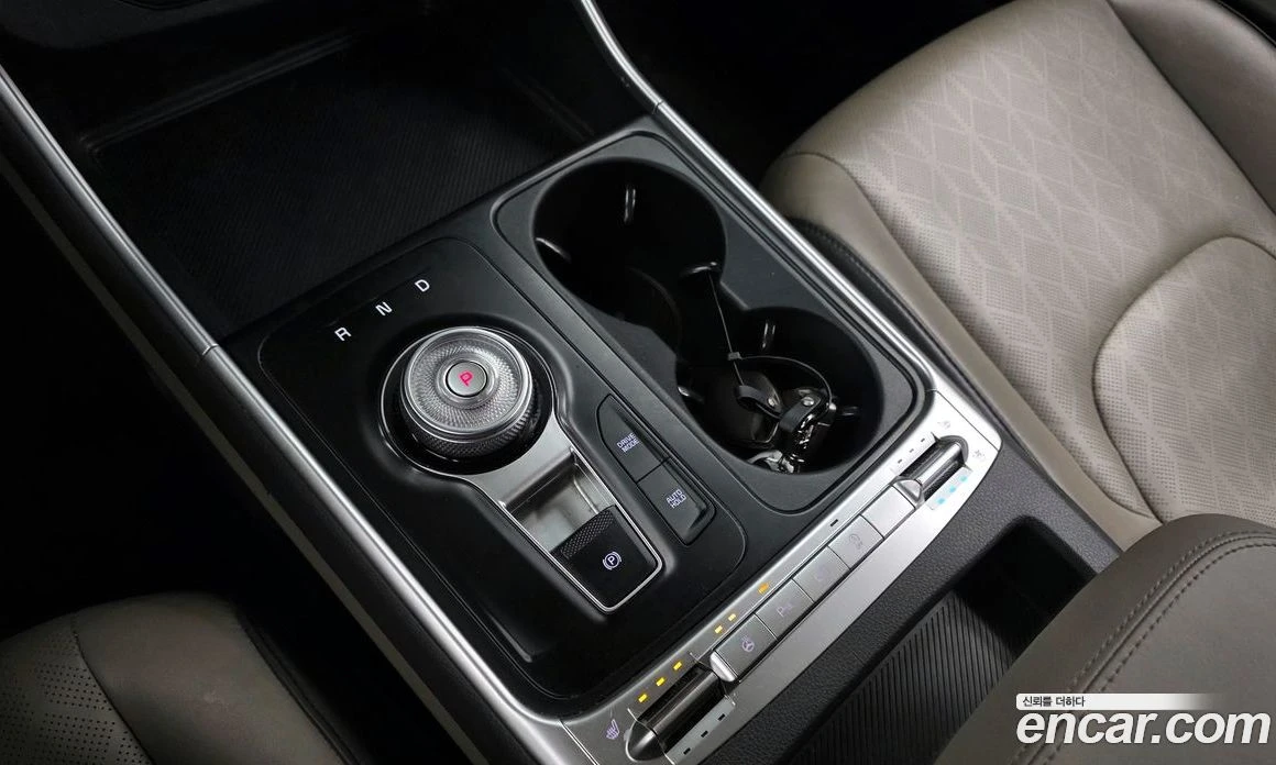 Kia Carnival Diesel 9-Seater Prestige, снимка 9 - Автомобили и джипове - 56155293