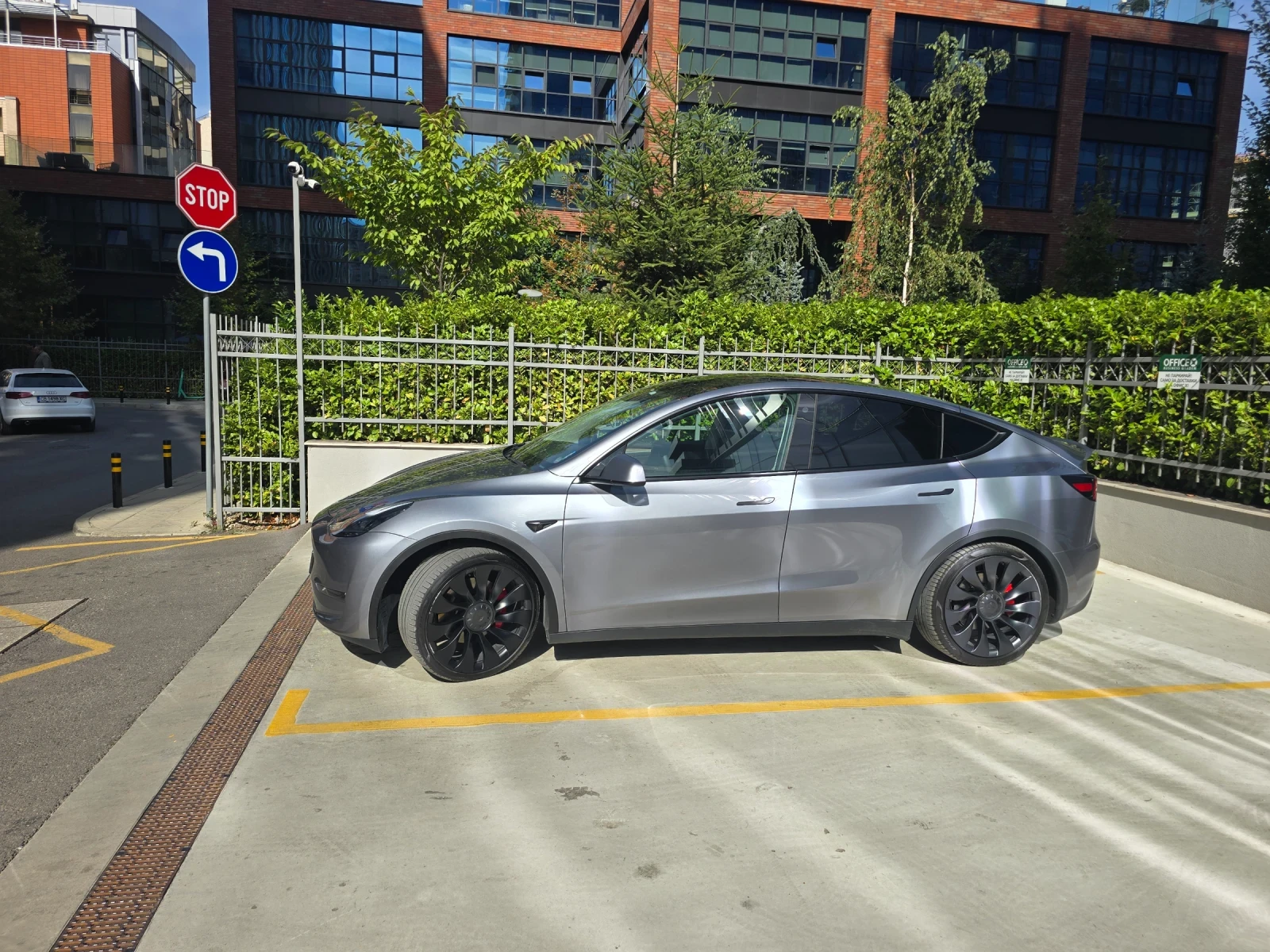 Tesla Model Y Performance - Капарирана , снимка 7 - Автомобили и джипове - 56395184