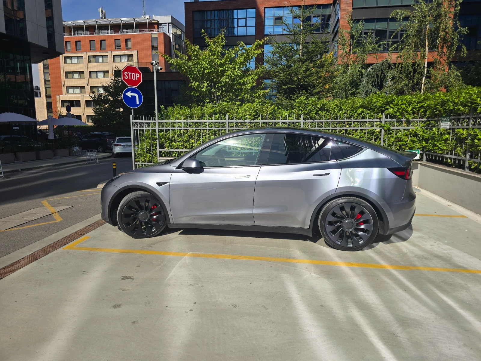 Tesla Model Y Performance - Капарирана , снимка 3 - Автомобили и джипове - 56395184