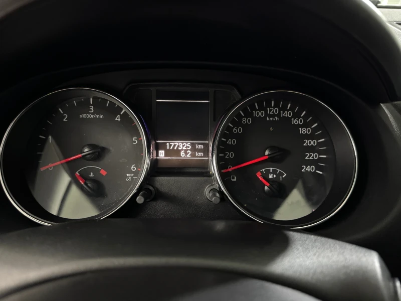 Nissan Qashqai 1.6 DCI TEKNA - 177.000 км със СЕРВИЗНА ИСТОРИЯ!, снимка 11 - Автомобили и джипове - 52585517