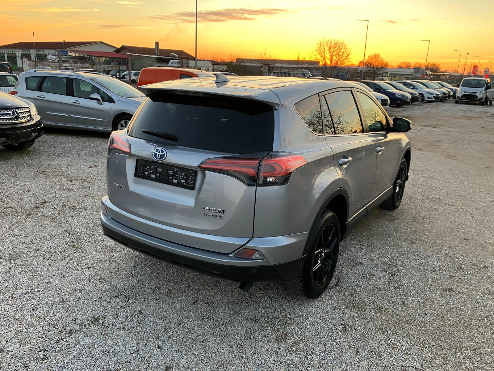 Toyota Rav4 2.5 Hybrid - изображение 6