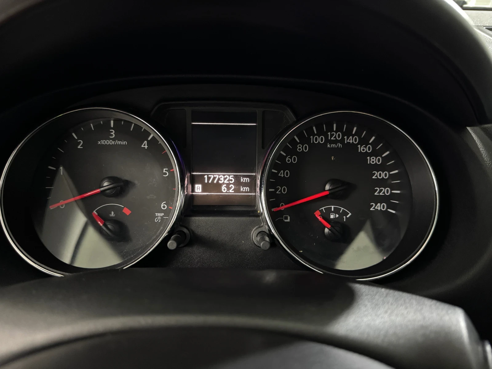 Nissan Qashqai 1.6 DCI TEKNA - 177.000 �� ��� �������� �������! | Mobile.bg � ����������� 11