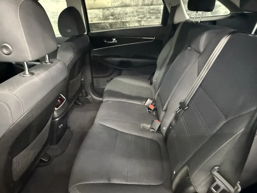 Kia Sorento  * * *  | Mobile.bg   11