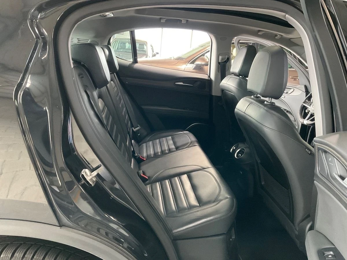Alfa Romeo Stelvio, снимка 8 - Автомобили и джипове - 54033386
