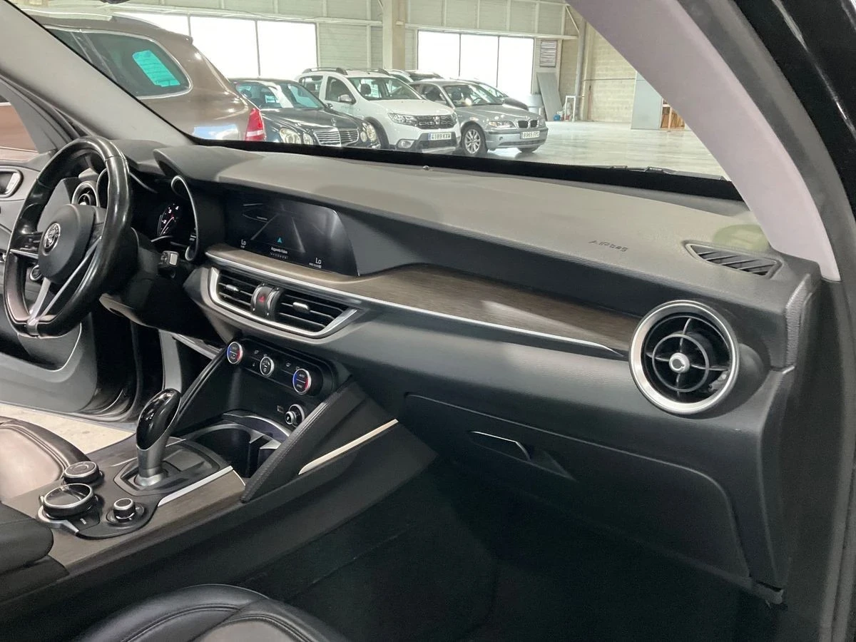 Alfa Romeo Stelvio, снимка 9 - Автомобили и джипове - 54033386