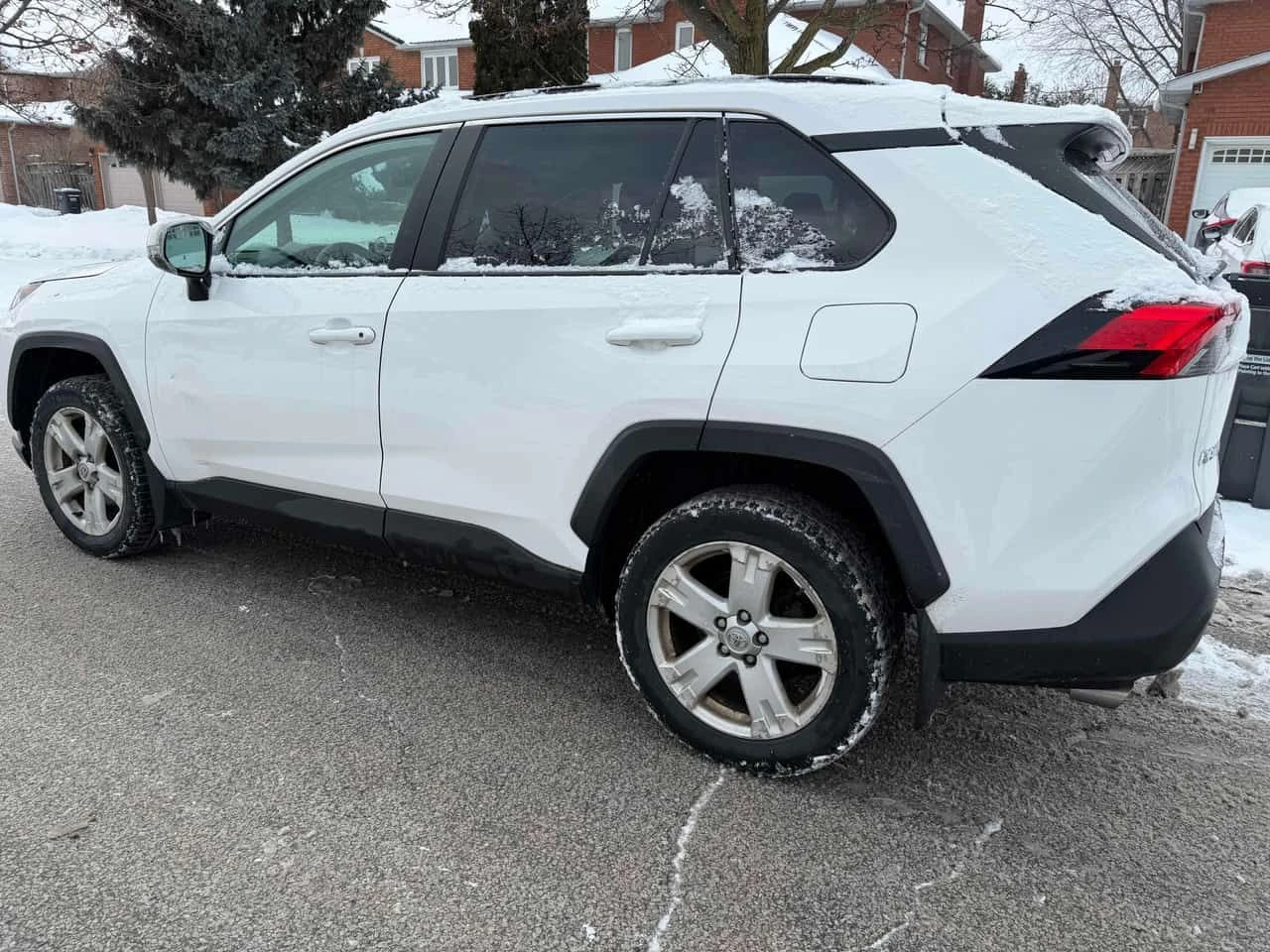 Toyota Rav4 LE AWD * ГЛАВНО ПРЕДСТАВИТЕЛСТВО* , снимка 3 - Автомобили и джипове - 54137660
