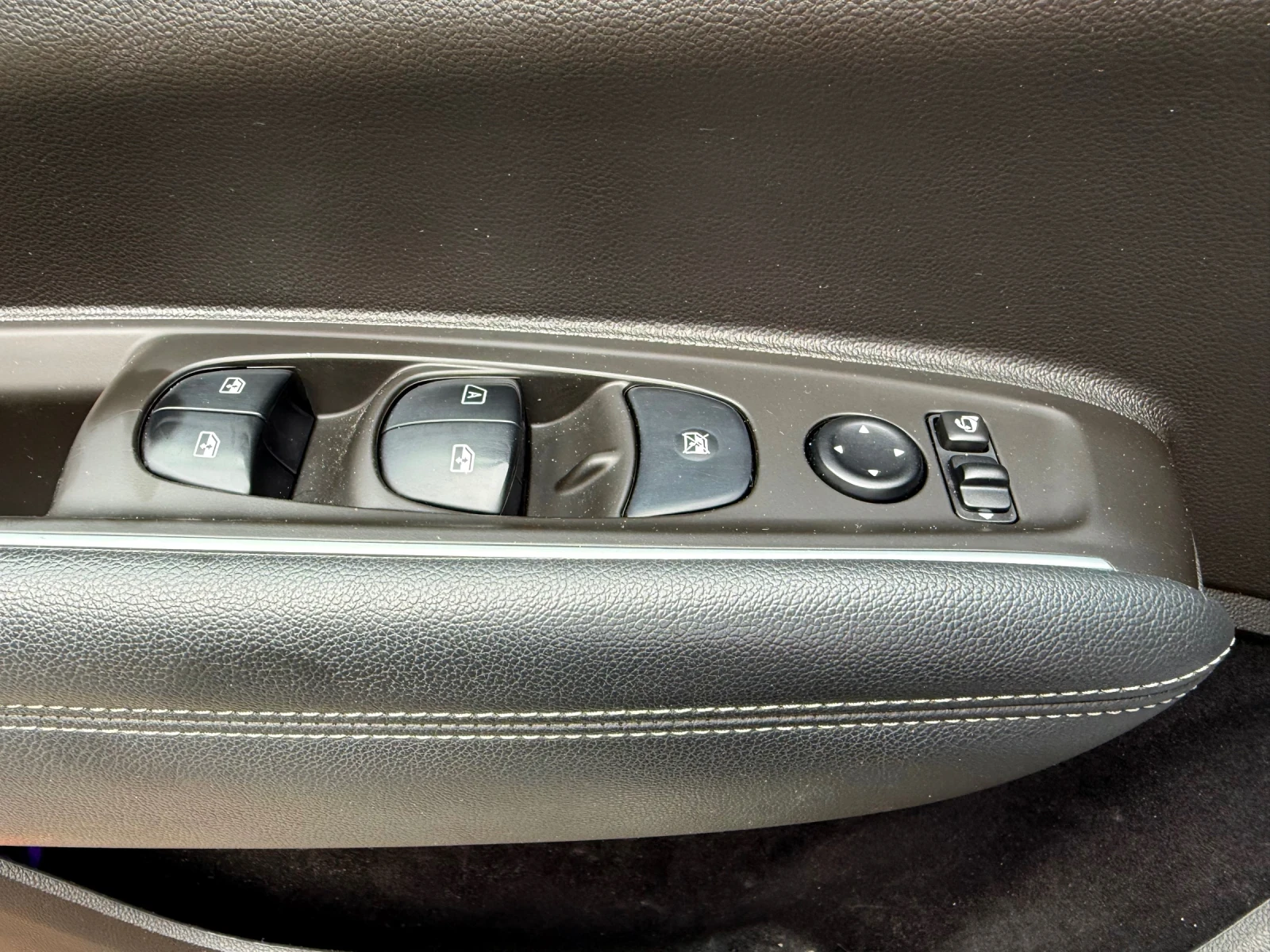 Renault Koleos 2.0DCI/LED/Limited/Aut/4x4/, снимка 10 - Автомобили и джипове - 54357323