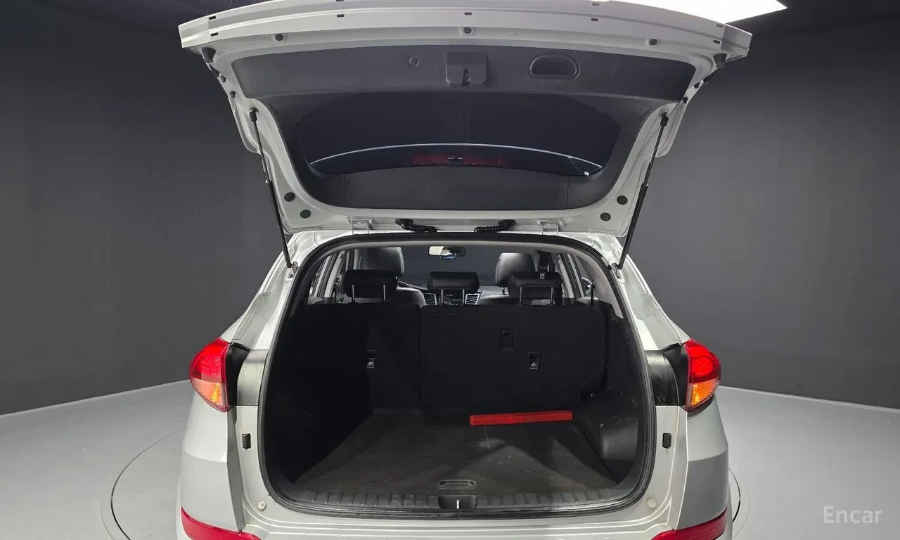 Hyundai Tucson 2.0 Diesel 4WD, снимка 12 - Автомобили и джипове - 54644858