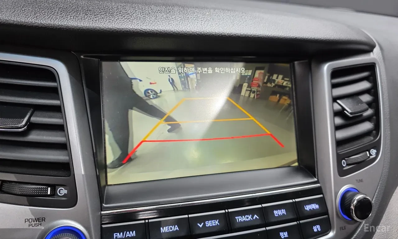 Hyundai Tucson 2.0 Diesel 4WD, снимка 10 - Автомобили и джипове - 54644858