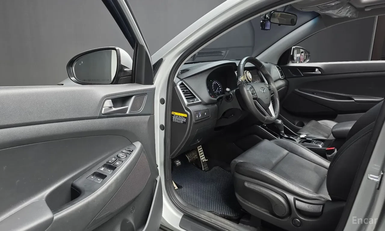 Hyundai Tucson 2.0 Diesel 4WD, снимка 8 - Автомобили и джипове - 54644858