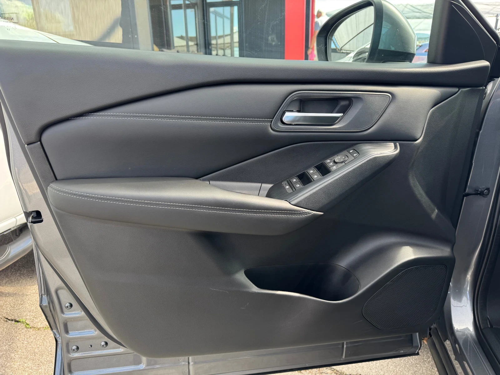 Nissan Qashqai 1.3i-HYBRID-АUT-KEYLESS-BLIND SPOT-360 CAM, снимка 9 - Автомобили и джипове - 54955680