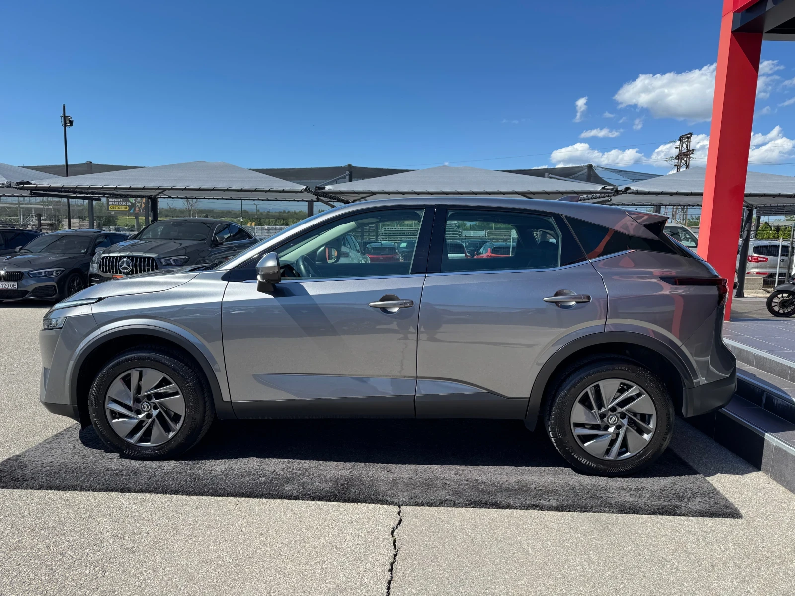 Nissan Qashqai 1.3i-HYBRID-АUT-KEYLESS-BLIND SPOT-360 CAM, снимка 3 - Автомобили и джипове - 54955680