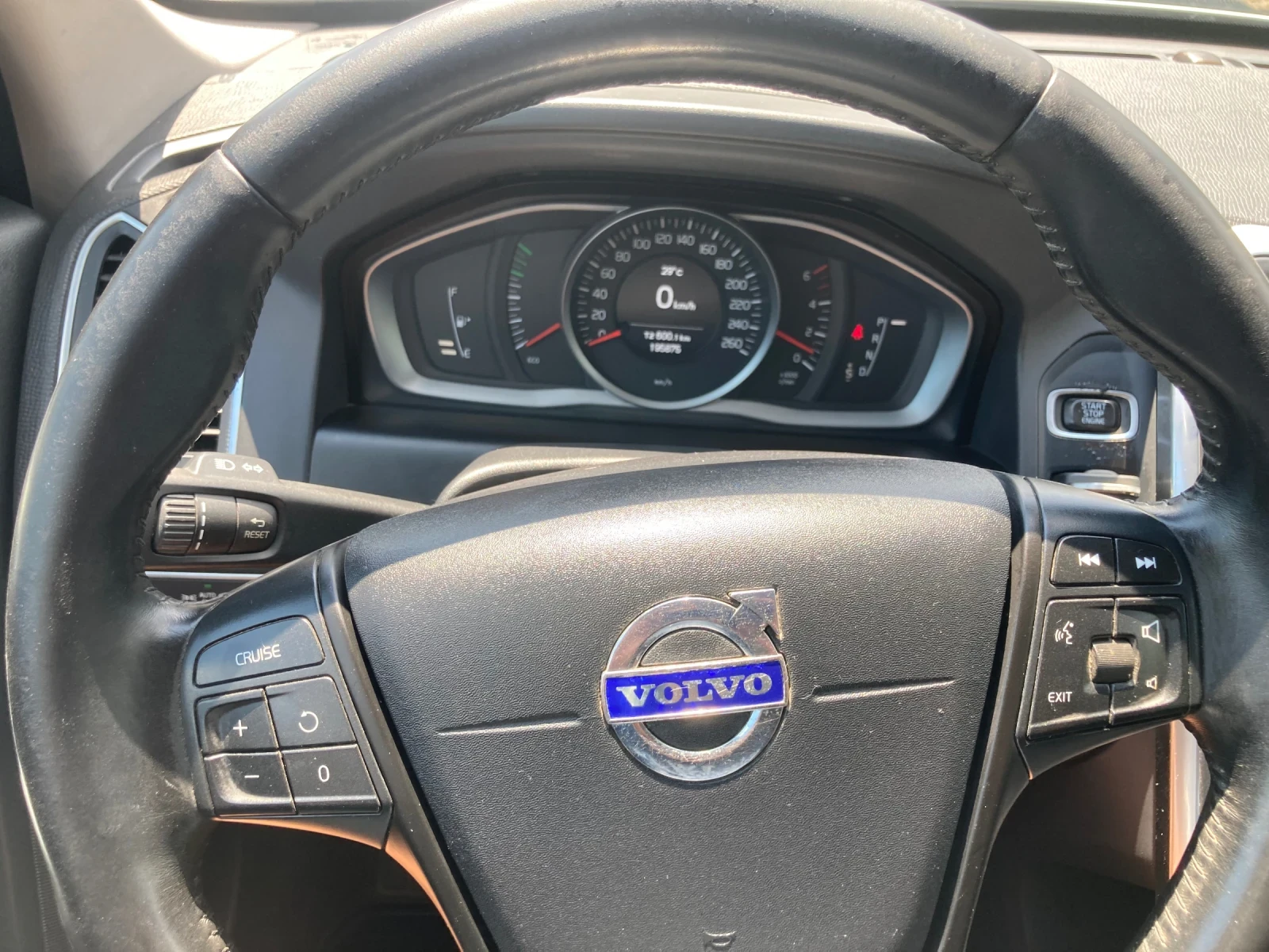Volvo XC60 FACELIFT, снимка 10 - Автомобили и джипове - 55153863
