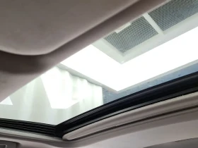Toyota Camry XLE 2.5 Хибрид, снимка 12
