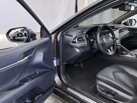 Toyota Camry XLE 2.5 Хибрид, снимка 9
