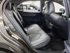 Toyota Camry XLE 2.5 Хибрид, снимка 10