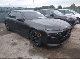 ������ BMW i7