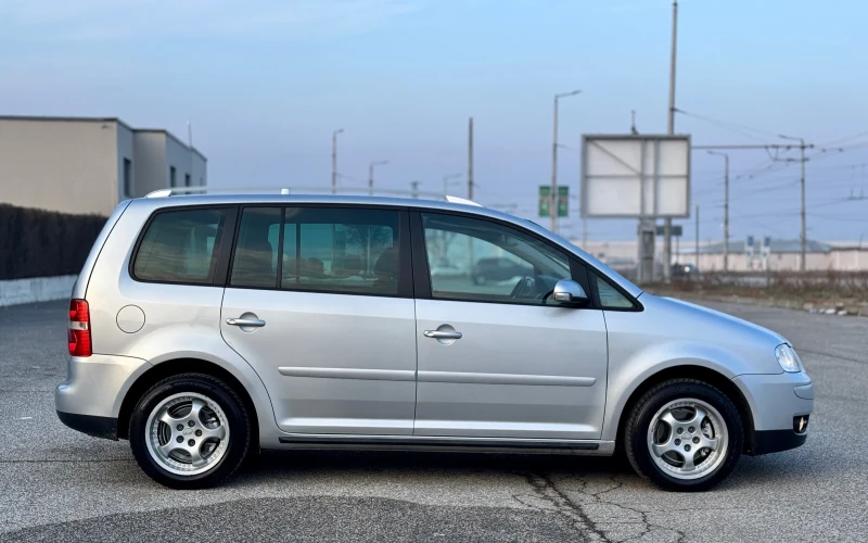 VW Touran 1.9TDi~105hp~BKC~DSG!, снимка 4 - Автомобили и джипове - 49261054