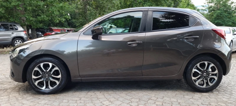 Mazda 2 1.5i SkyG * 6 ск.* KEYLESS* HEAD UP* LANE ASSIST* , снимка 8 - Автомобили и джипове - 51695806