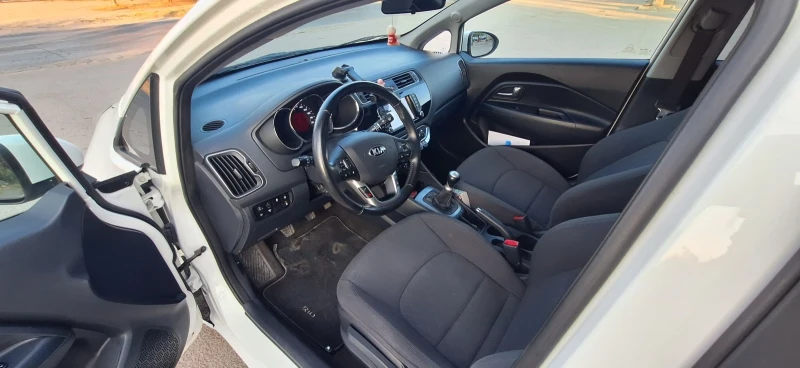 Kia Rio, снимка 8 - Автомобили и джипове - 52668589