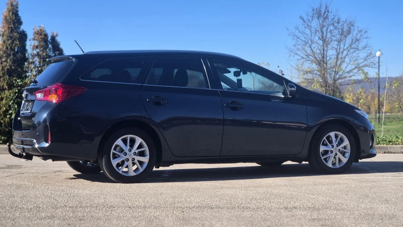 Toyota Auris Touring sports 2.0d4d, снимка 8 - Автомобили и джипове - 52524089
