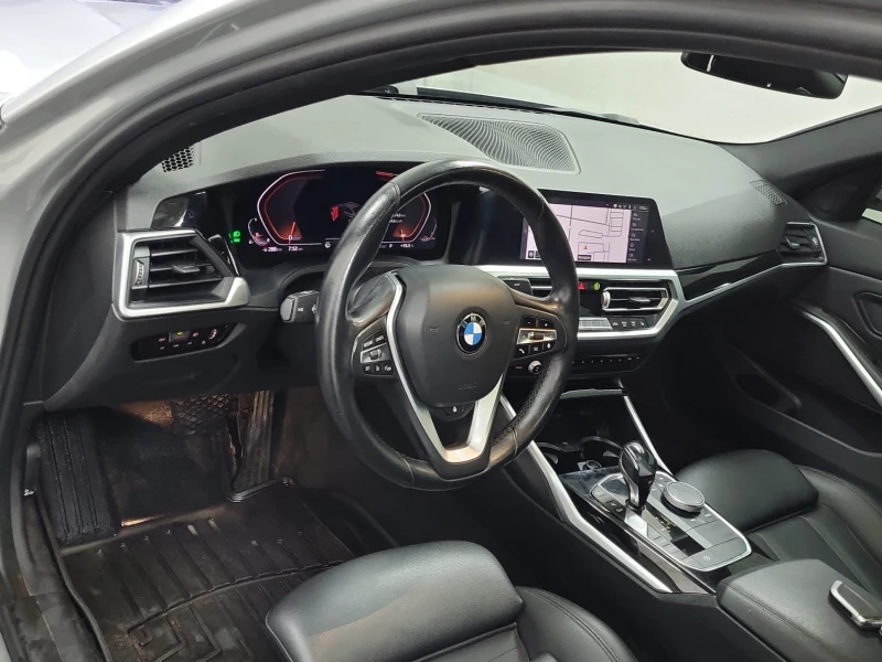 BMW 330 i 2.0 XDRIVE, снимка 9 - Автомобили и джипове - 53211571