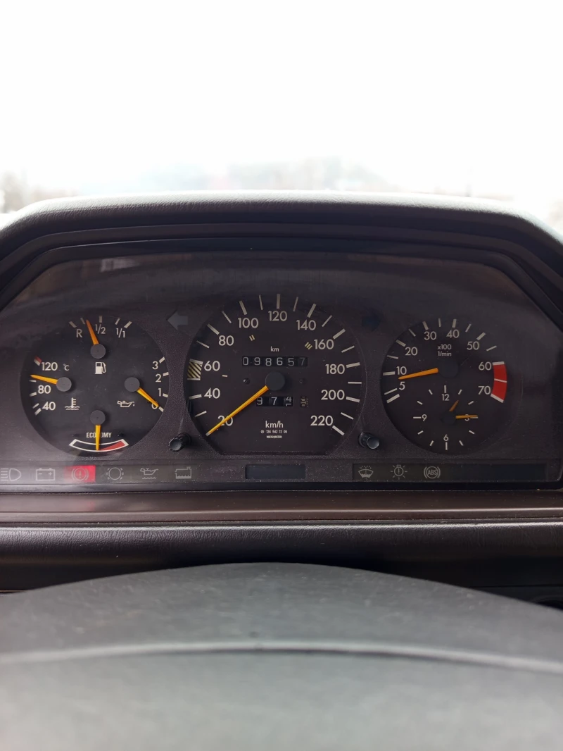 Mercedes-Benz 124 200E, снимка 9 - Автомобили и джипове - 53467008