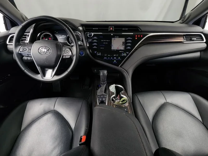 Toyota Camry XLE 2.5 Хибрид, снимка 3 - Автомобили и джипове - 55432318
