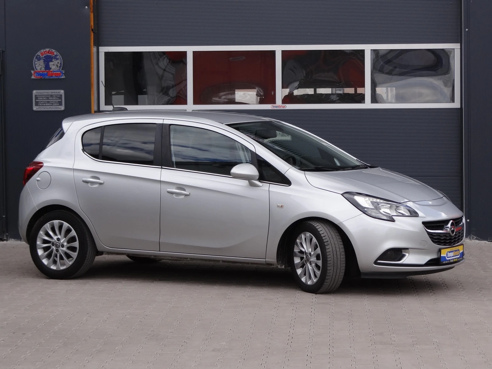 Opel Corsa 1.4i - 90k.c. - Cosmo / Автоматик / Euro-6 / - изображение 6