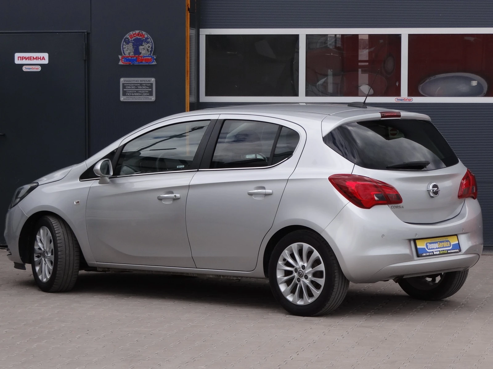 Opel Corsa 1.4i - 90k.c. - Cosmo / Автоматик / Euro-6 / - изображение 3